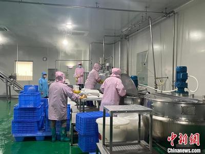 匠心獨運 從鮮友生產車間看玩具果汁產品的制作藝術